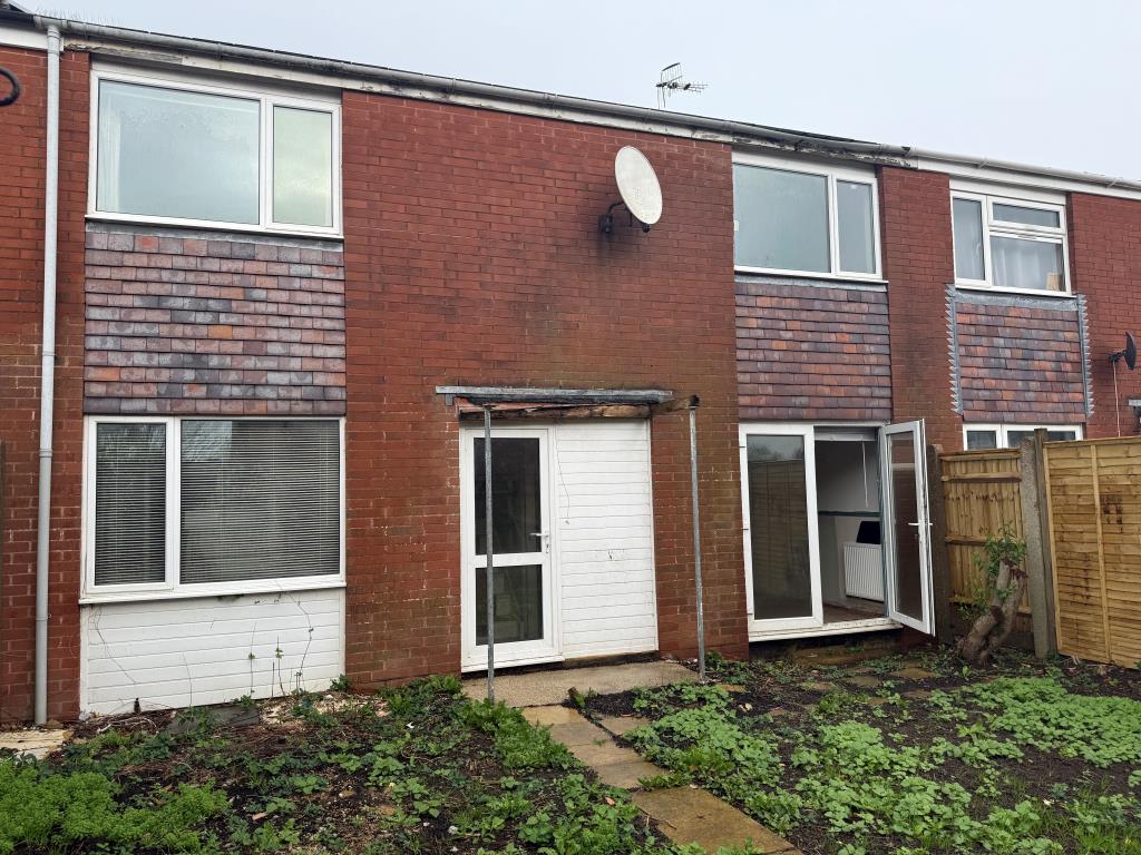 Lot: 107 - THREE-BEDROOM HOUSE IN NEED OF COMPLETE REFURBISHMENT - Rear elevation from garden